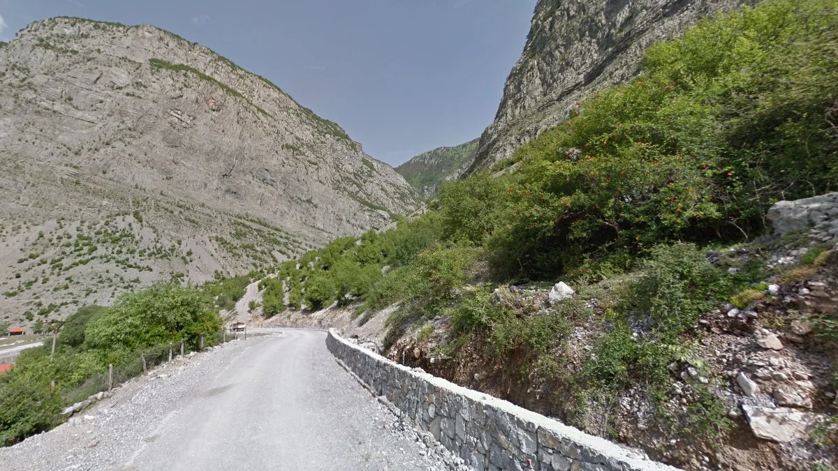 蒙國邊境裸露懸崖