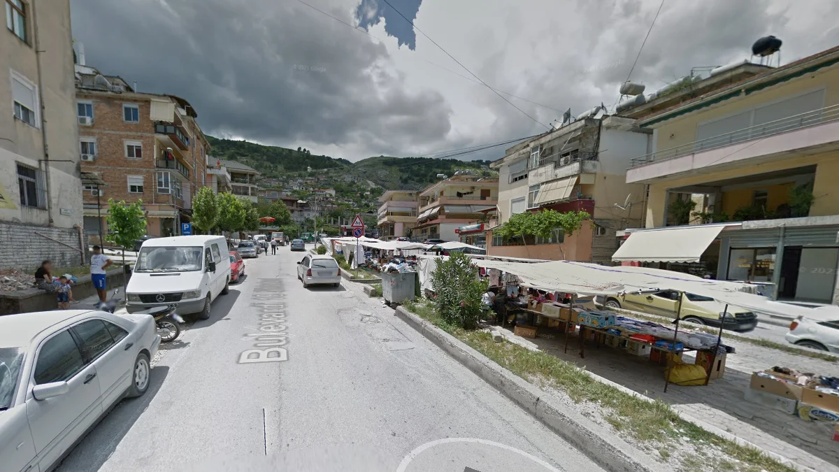 吉羅卡斯特山坡城