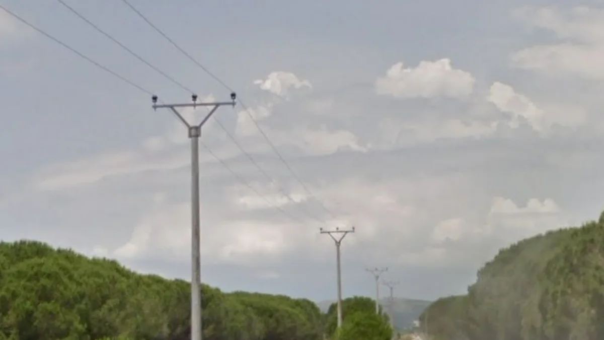 倒三角形電線桿頂