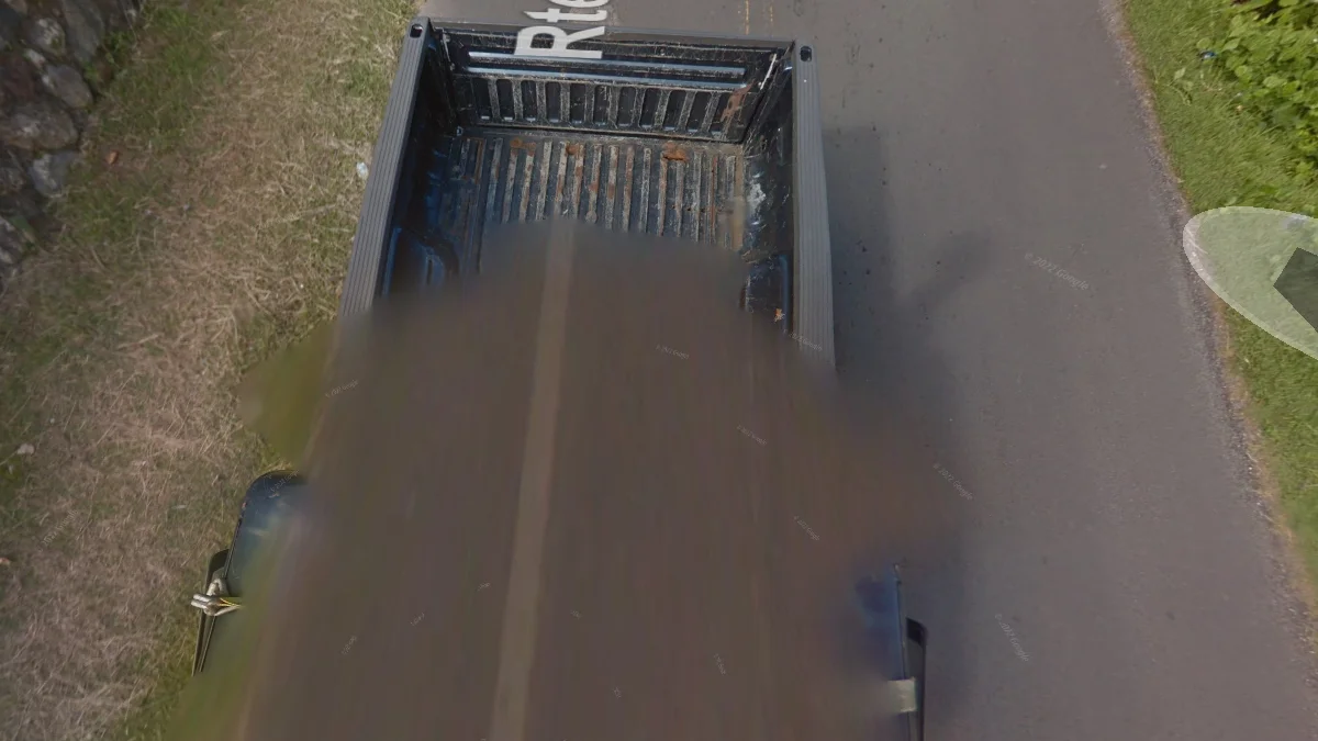 圖圖伊拉島生鏽黑貨卡車