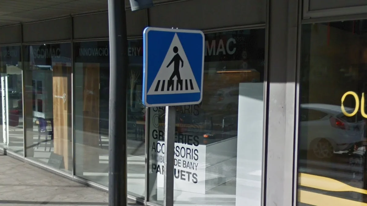 行人標誌八條紋