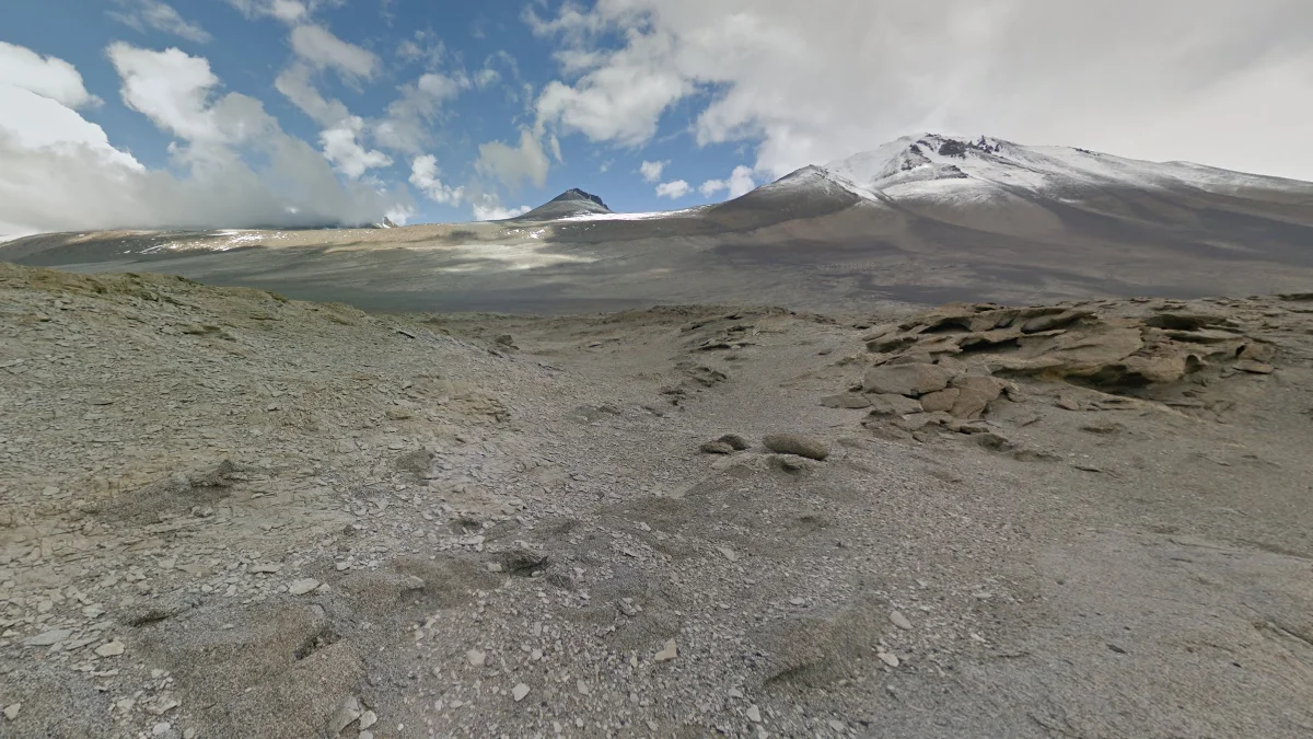 南極點：各國國旗與地理標誌