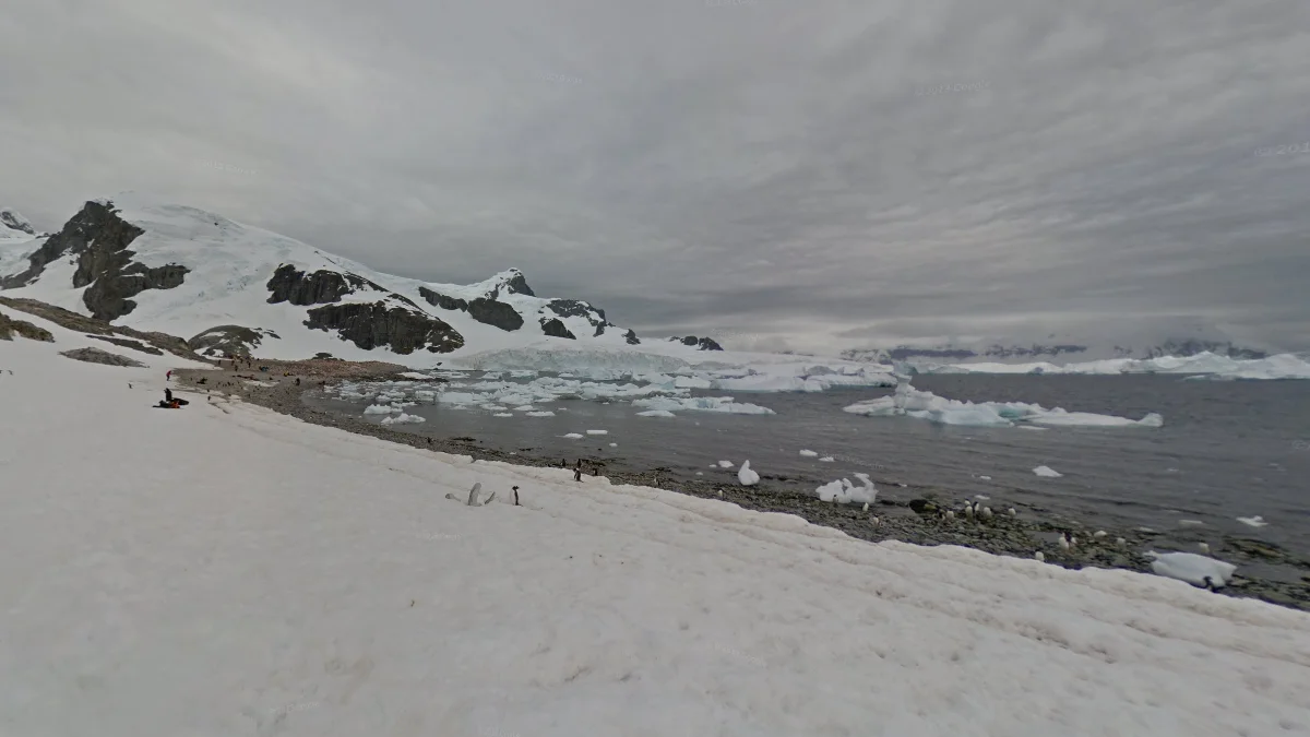 庫維爾島：陰天與西北海岸線