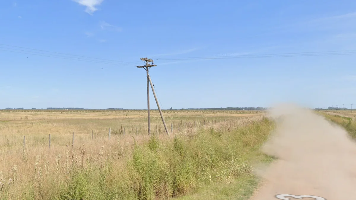 交錯電線水泥桿