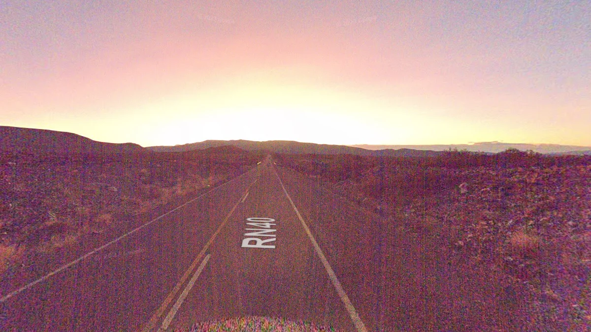 RN40日出模糊街景