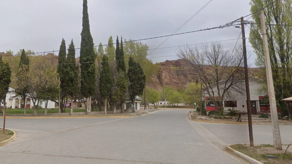 丘布特岩層環繞