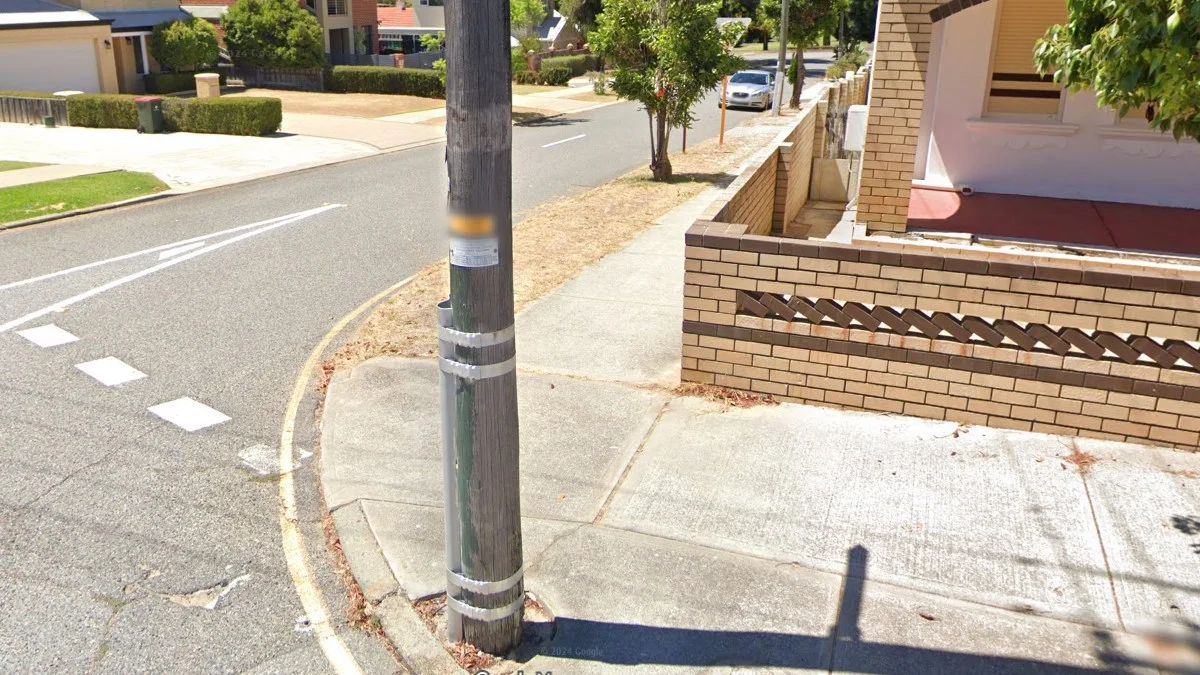 西澳電線桿綠色底座