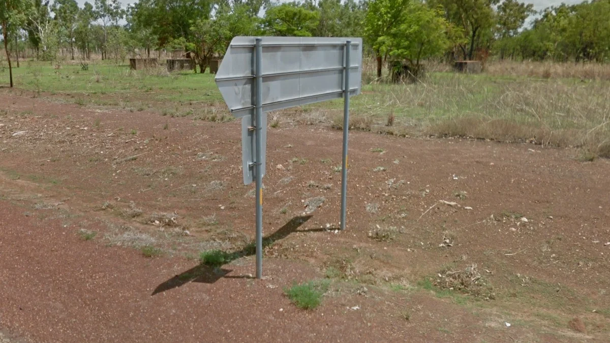 北領地路標桿黃色貼紙