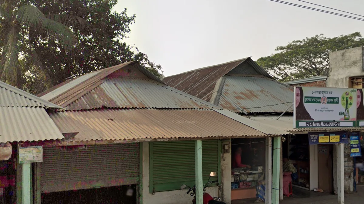 東部屋頂三角形窗戶