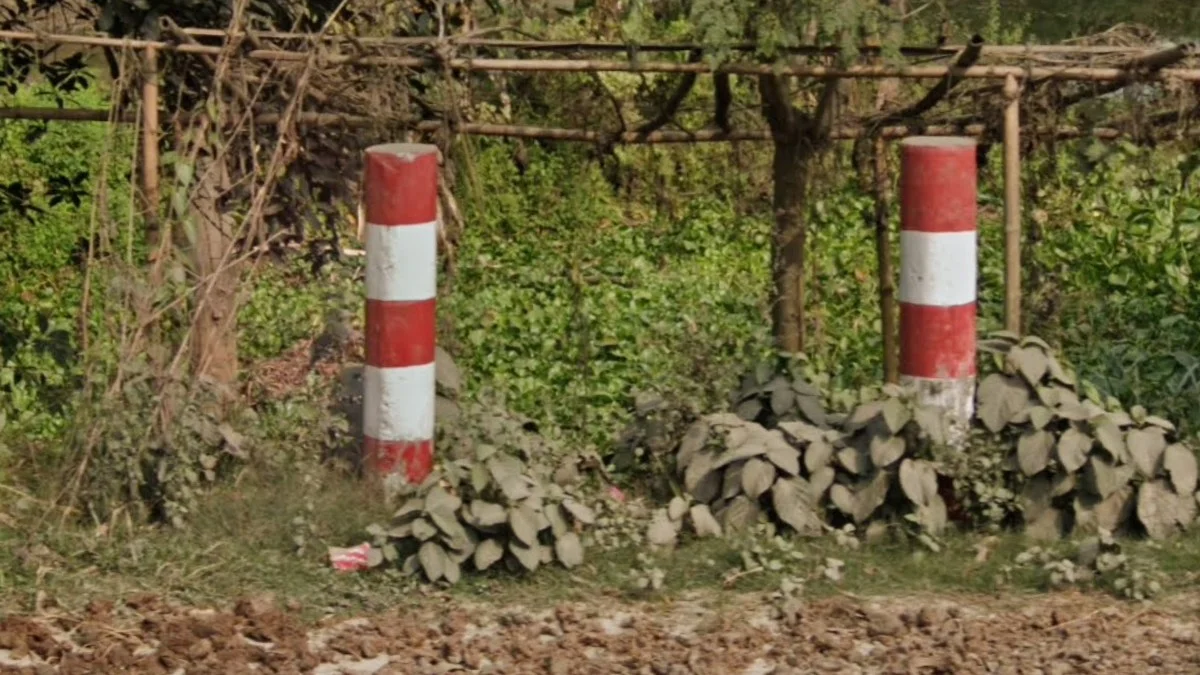 紅白混凝土防撞桿