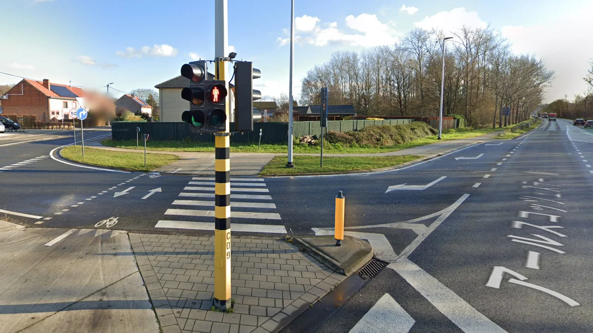 條紋交通號誌桿