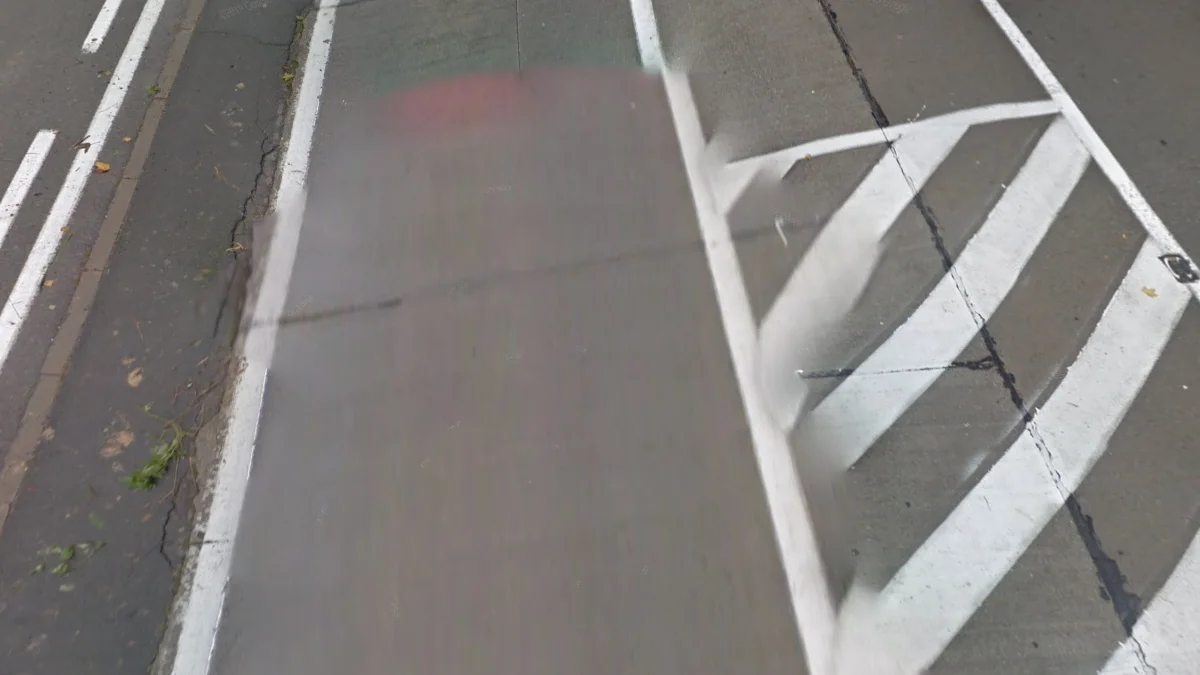 罕見紅色街景車