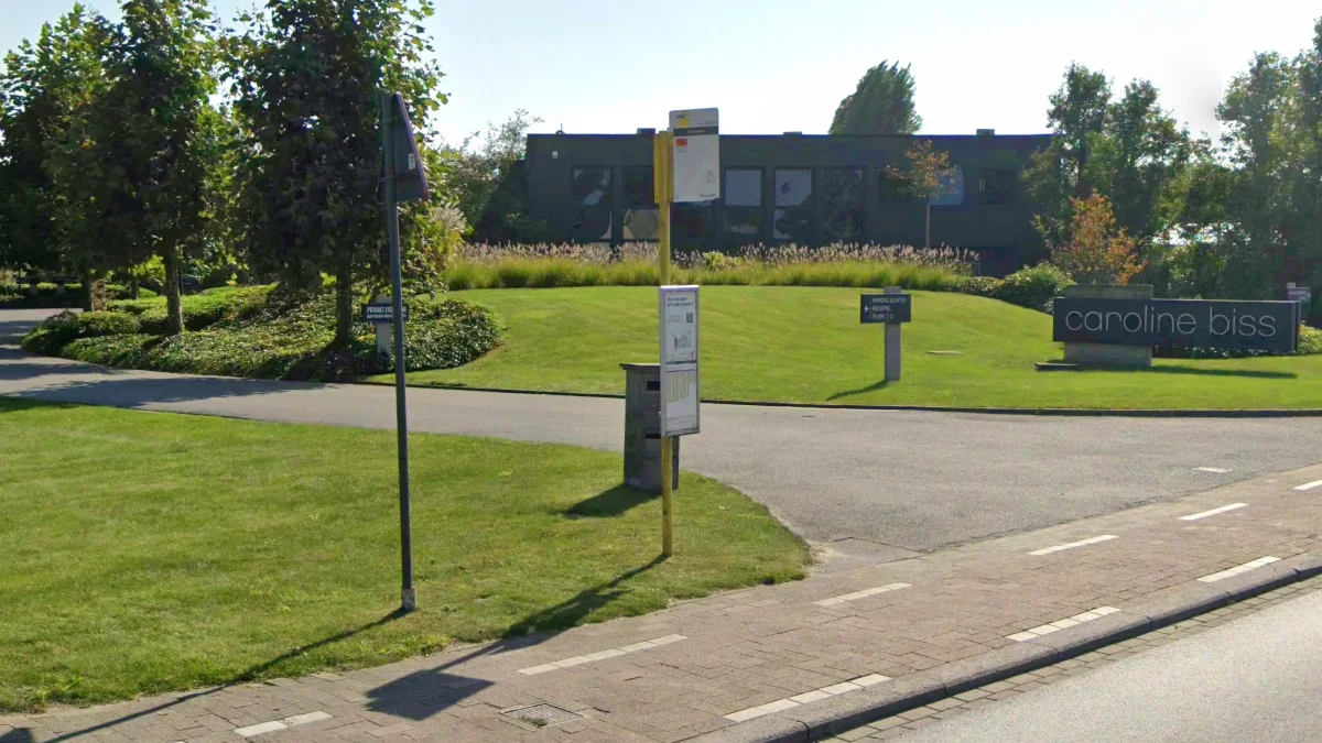 公車站牌頂部顏色