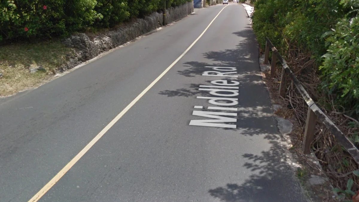 單條實心黃色中線