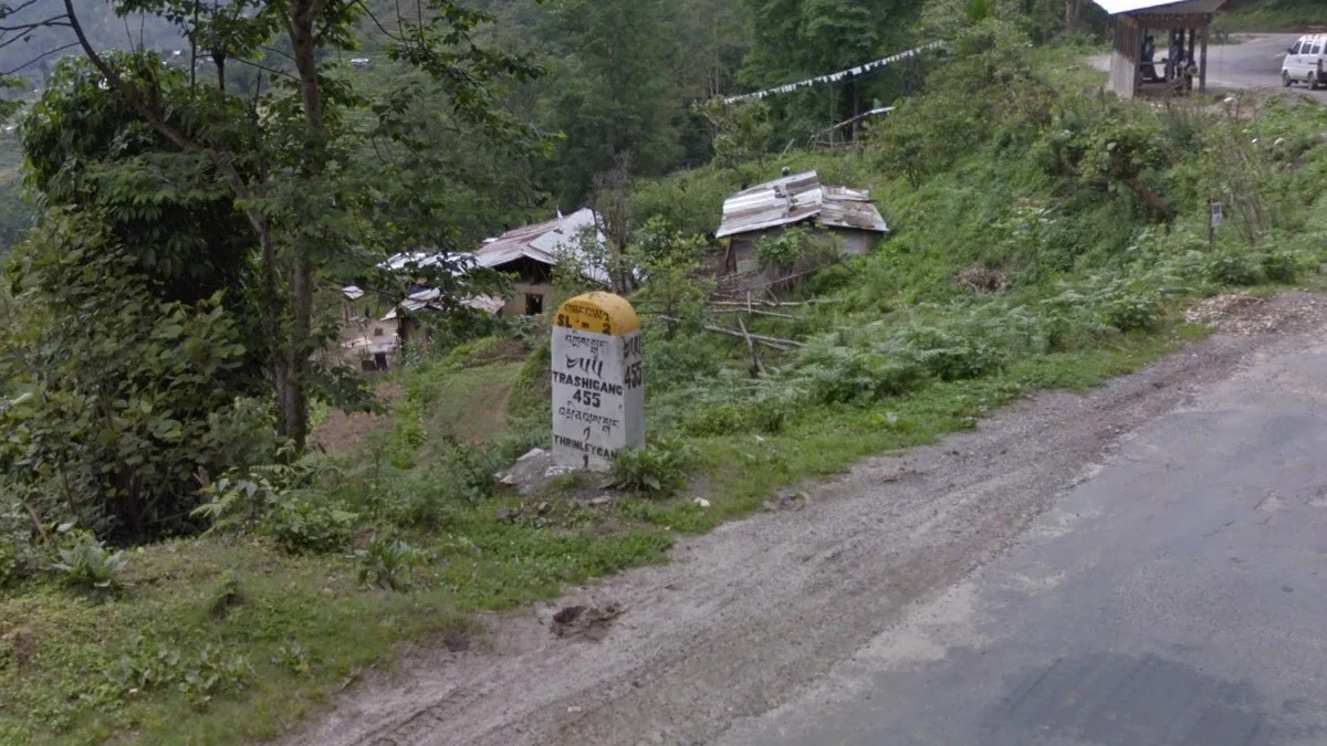 黃頂白底不丹路標