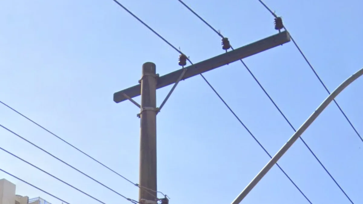 電線桿橫桿支撐