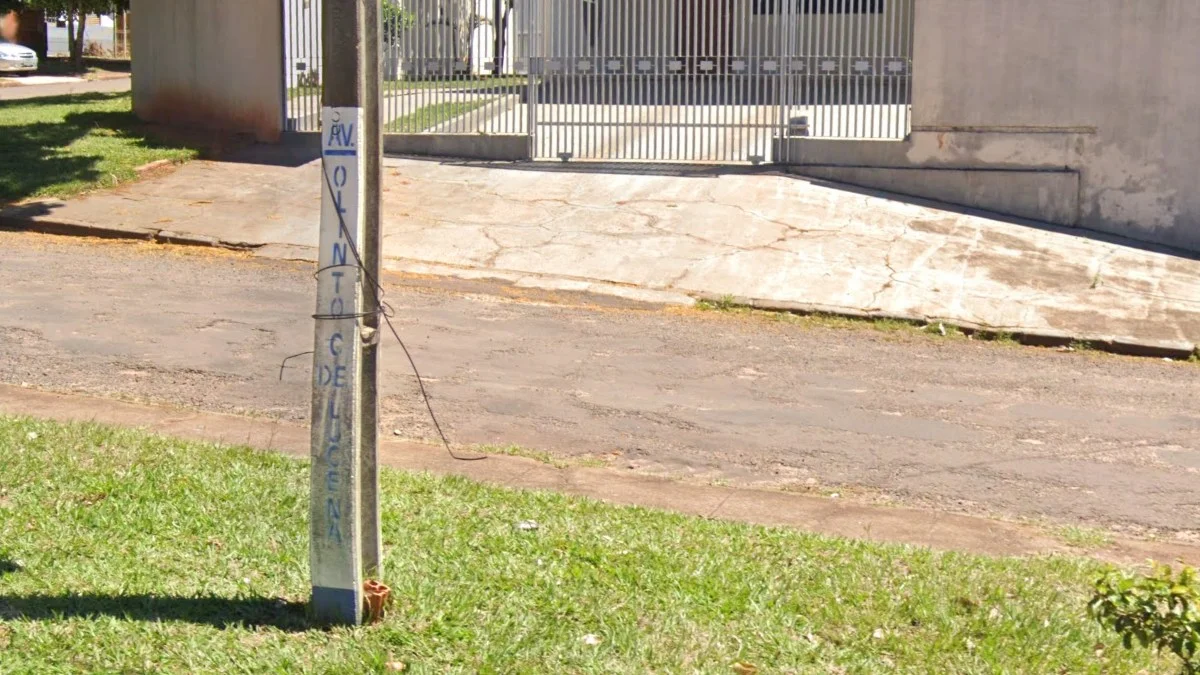 電桿上漆街道名