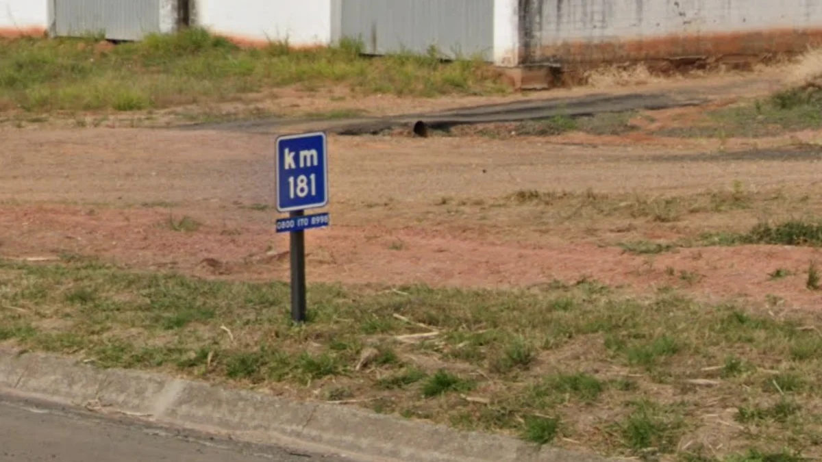 公里標記下電話號碼