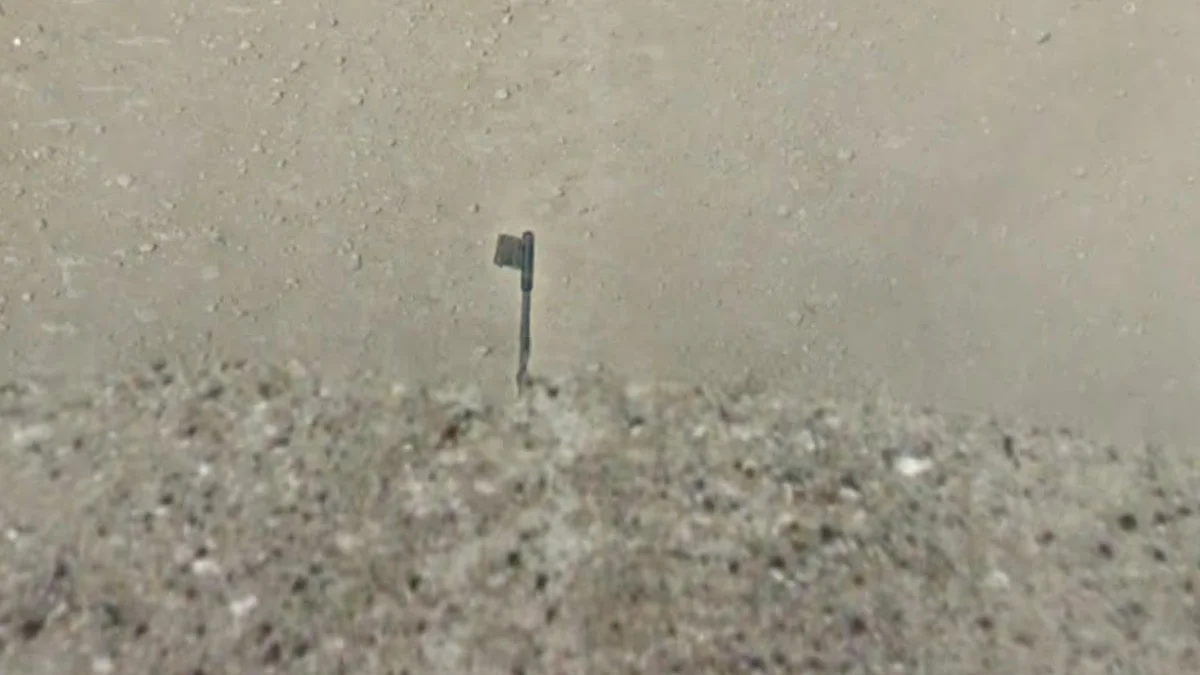 三代車天線上的灰色膠帶