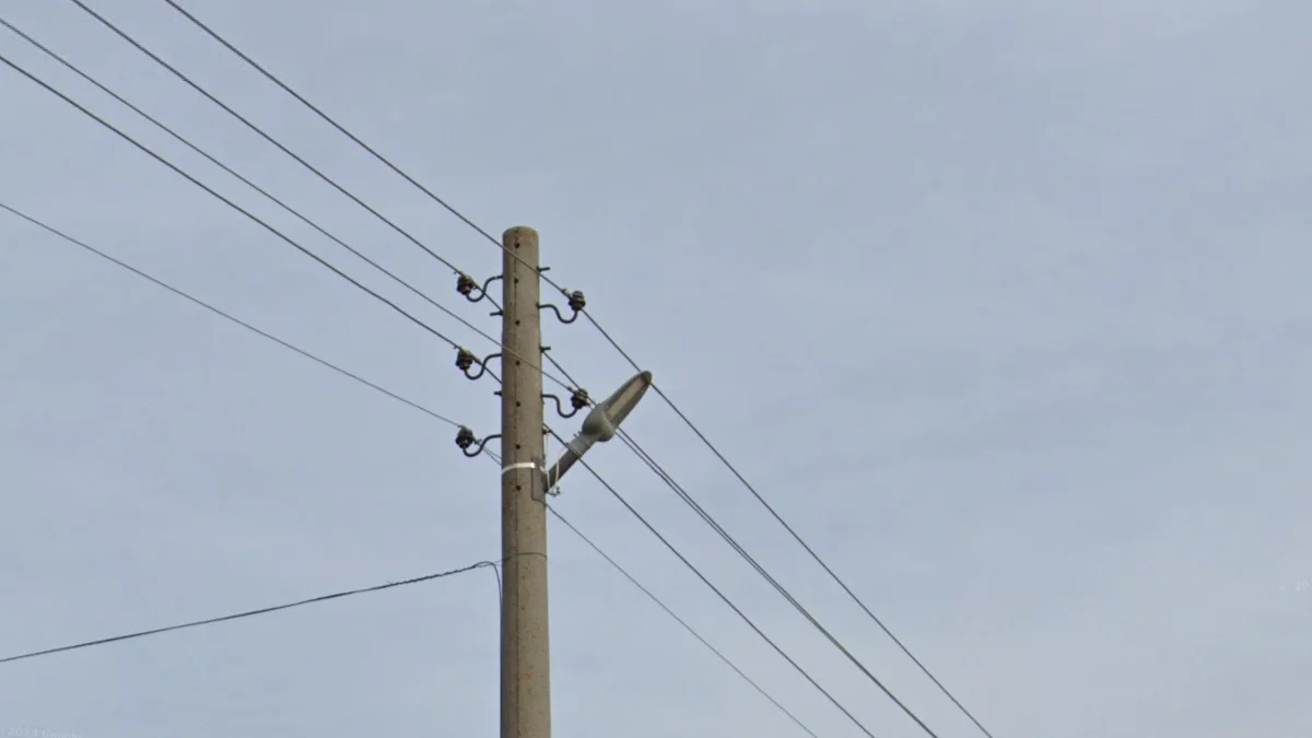 鉤狀交錯絕緣子
