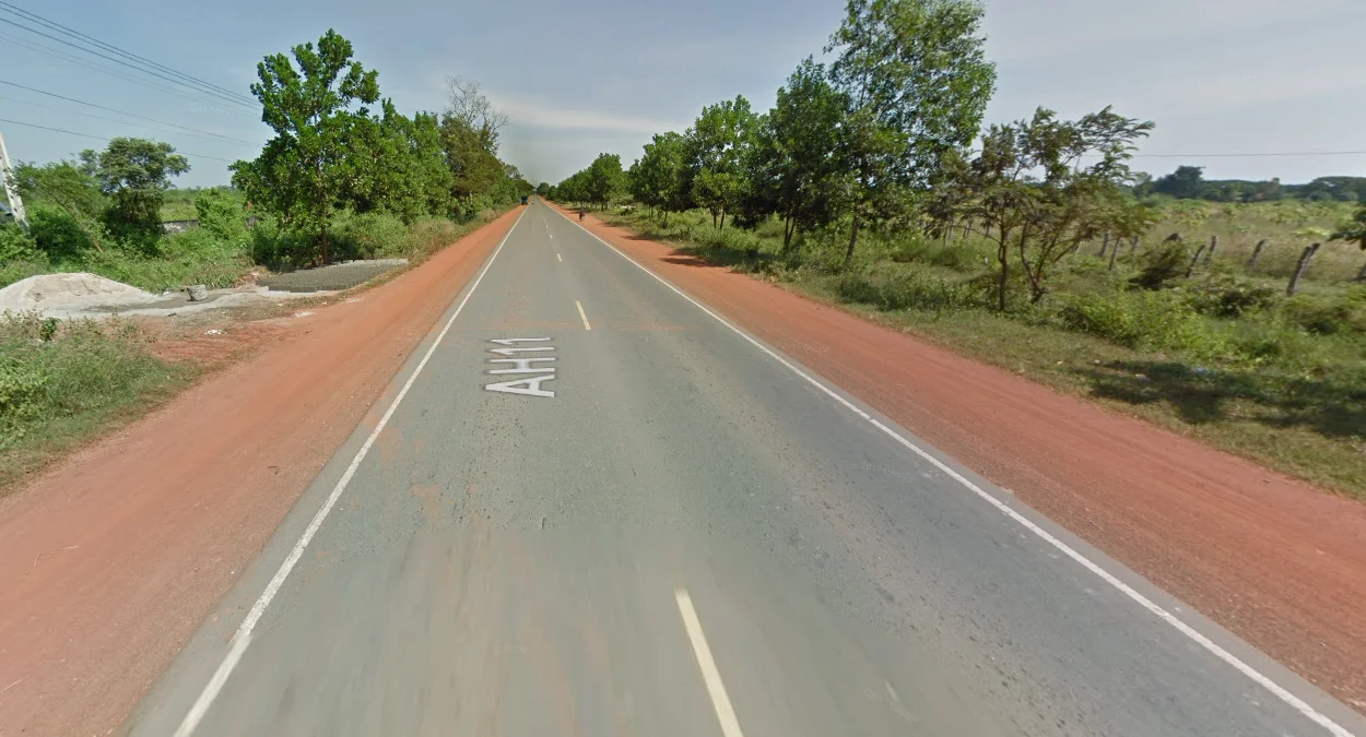 4號公路寬闊紅棕色路肩