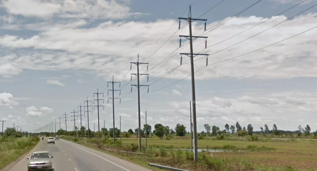 5號公路兩側絕緣子電線桿