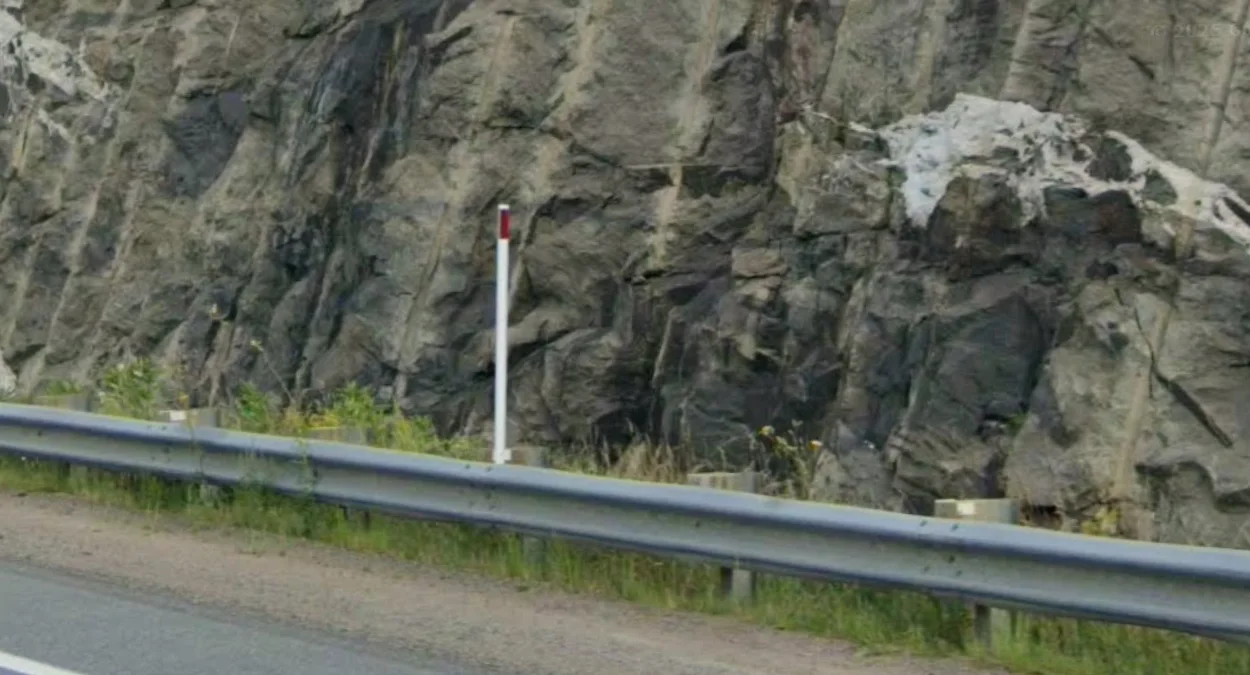 魁北克省護欄附紅色路樁