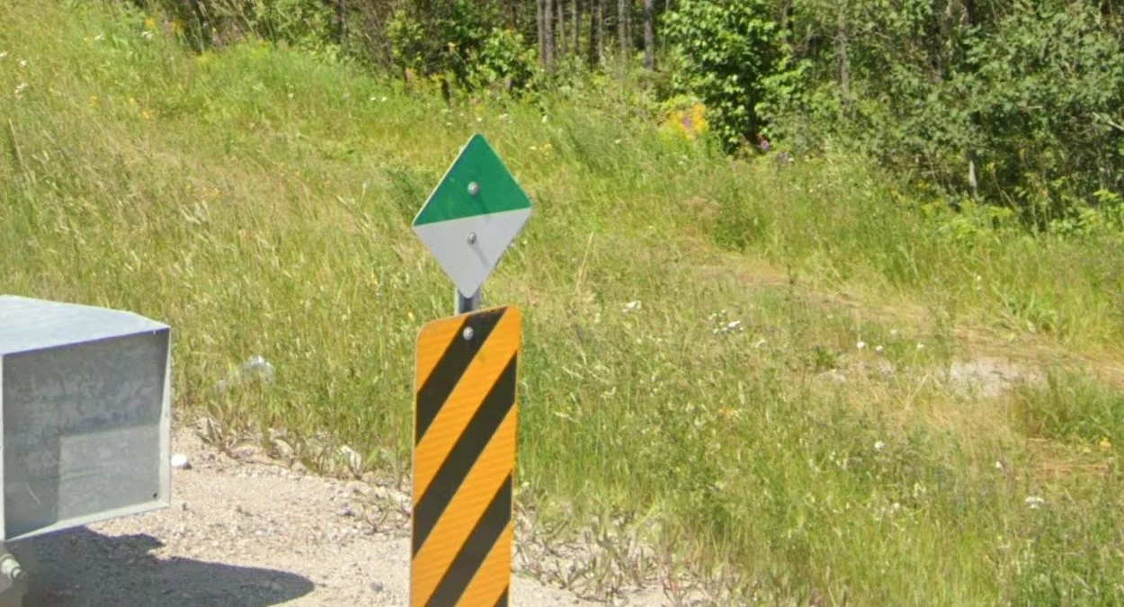 安大略省路邊菱形標誌