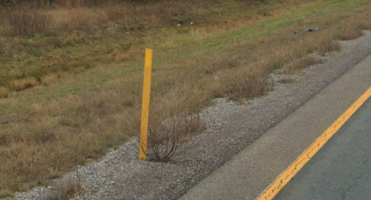 新布倫瑞克省黃色扁平路樁