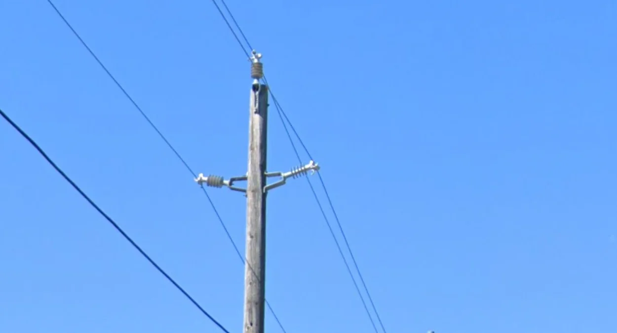 安大略省獨特電線桿頂部