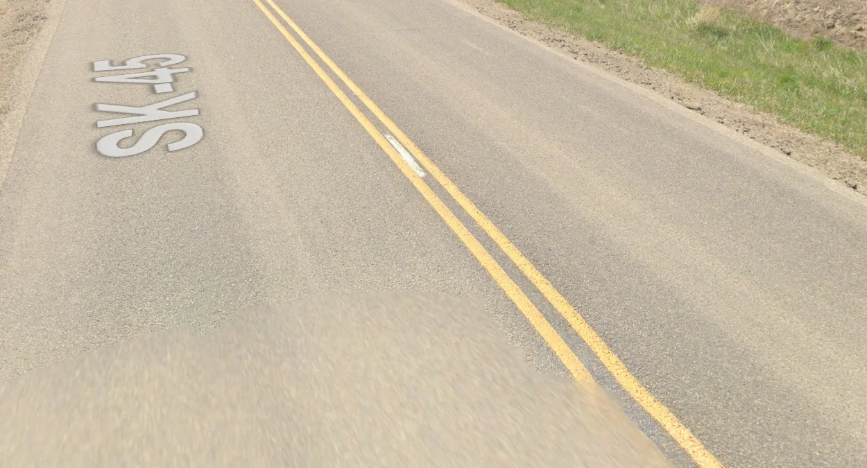 薩斯喀徹溫省黃線間白虛線