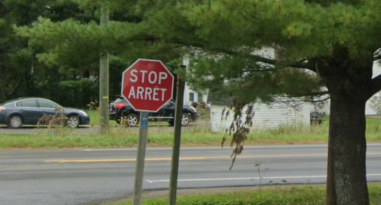 新布倫瑞克省雙語停車標誌