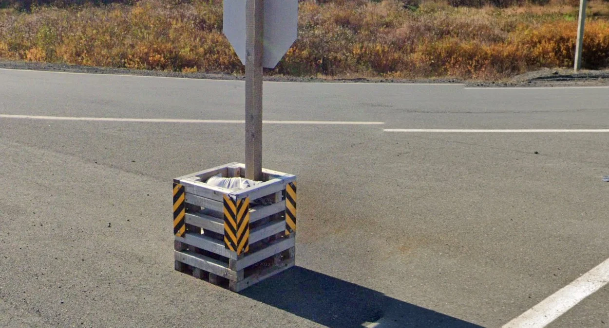 紐芬蘭省木箱支撐路牌