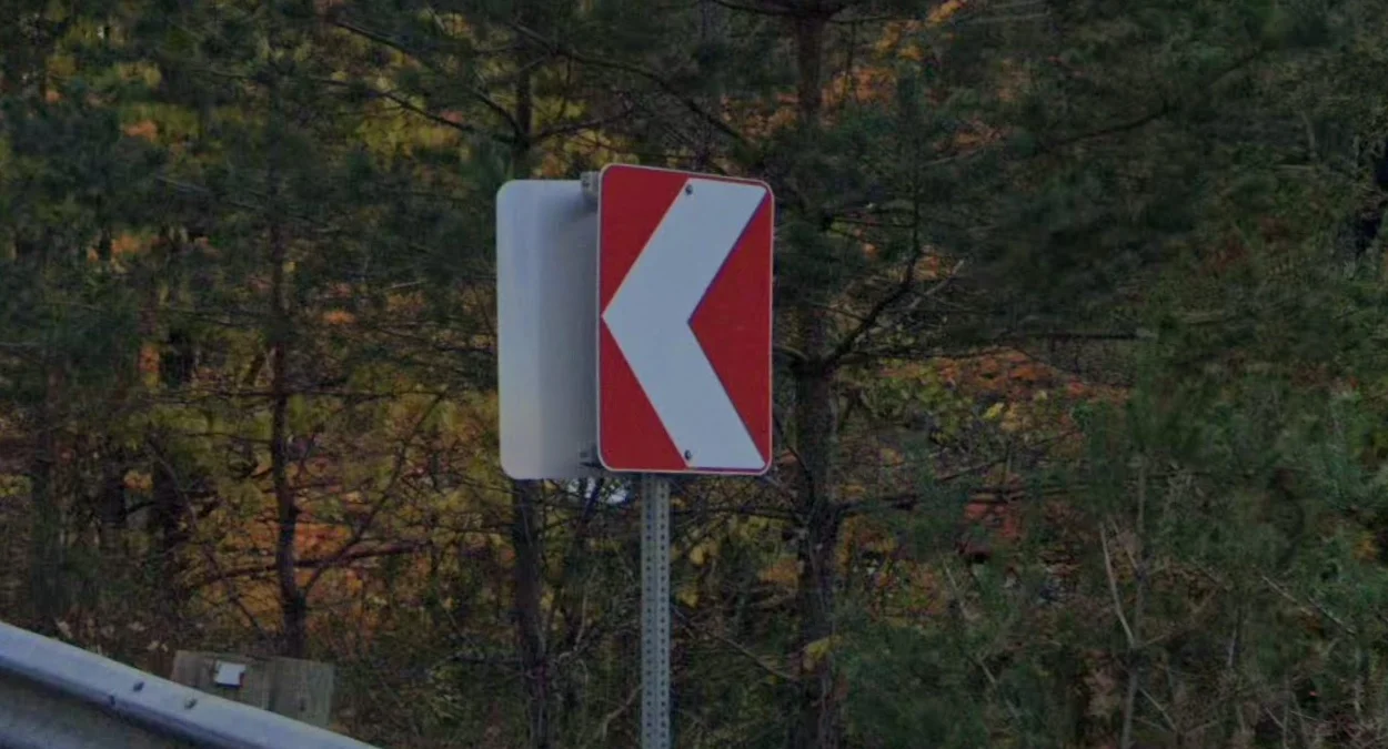 魁北克省紅白人字形標誌