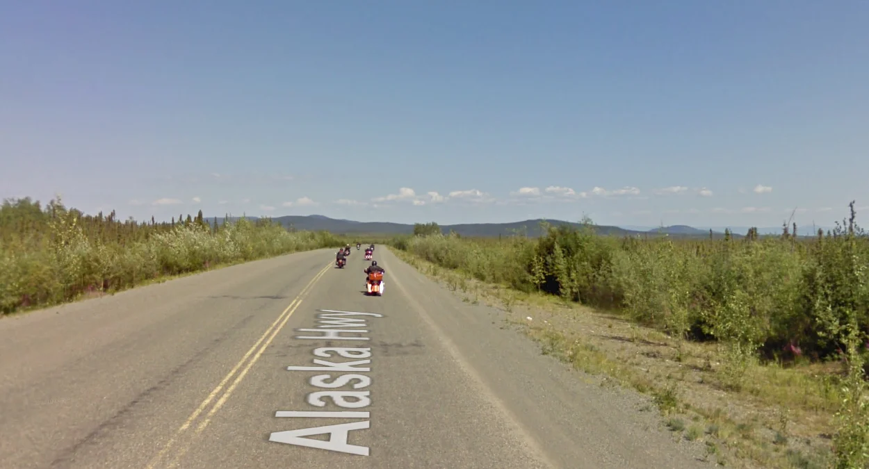 育空公路上的摩托車隊