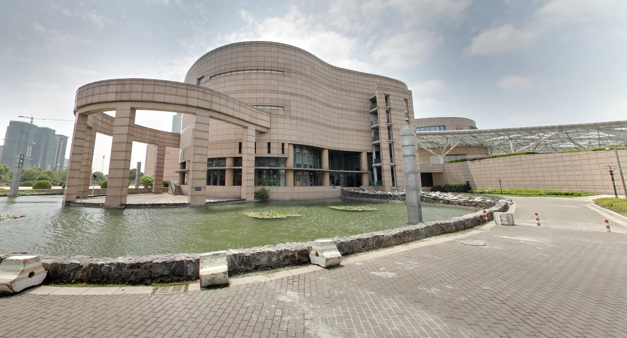 揚州博物館米色圓石建築