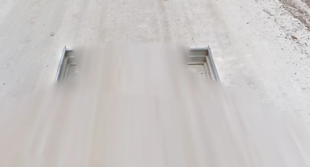 銀色皮卡車街景車