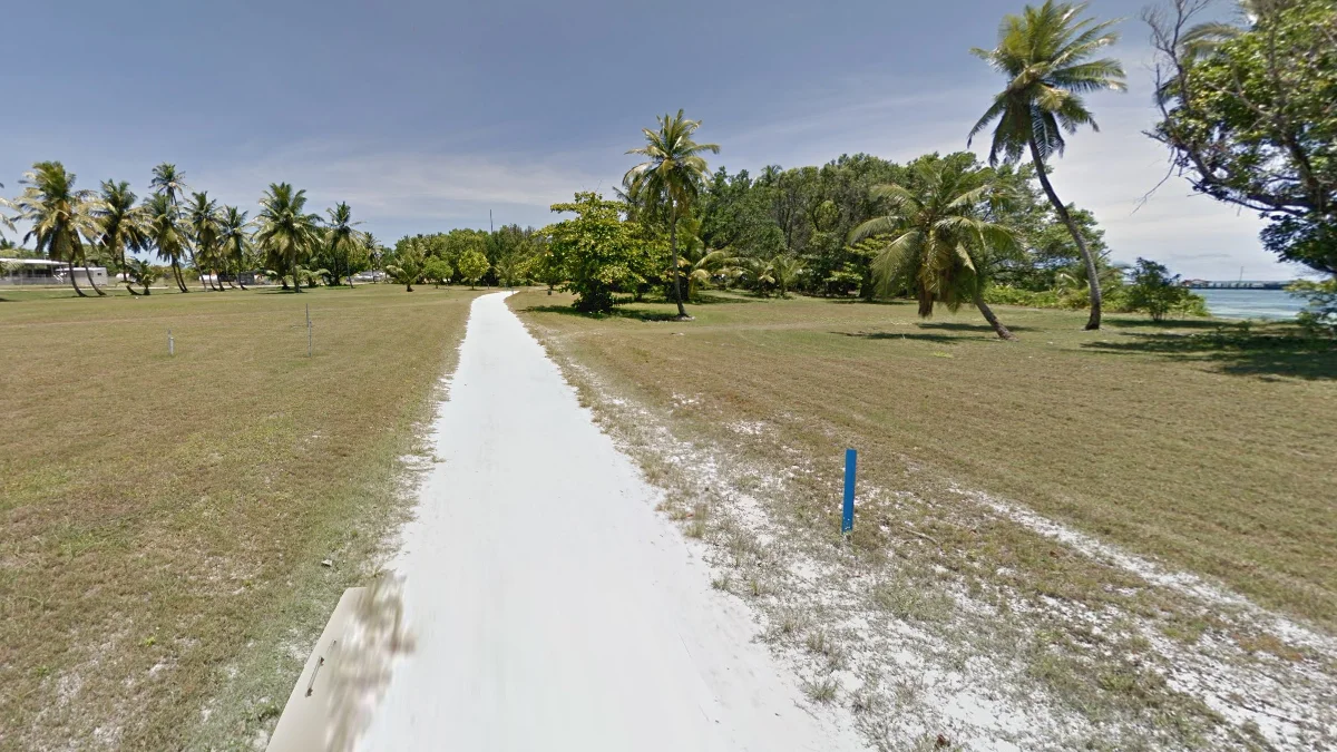 明亮潔白的沙灘景觀