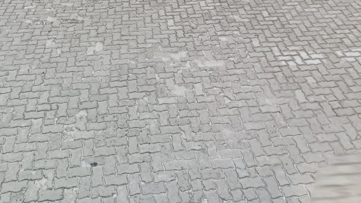 班塔姆村莊交叉網格狀磚石路面