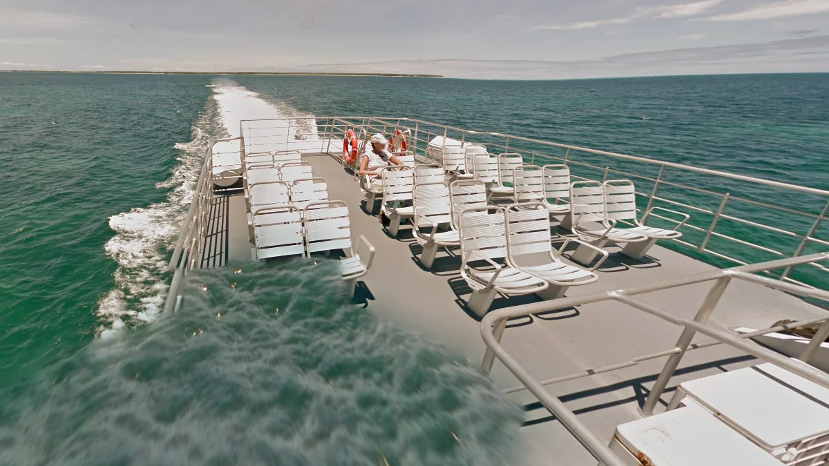 西島至班塔姆載客量大中型船