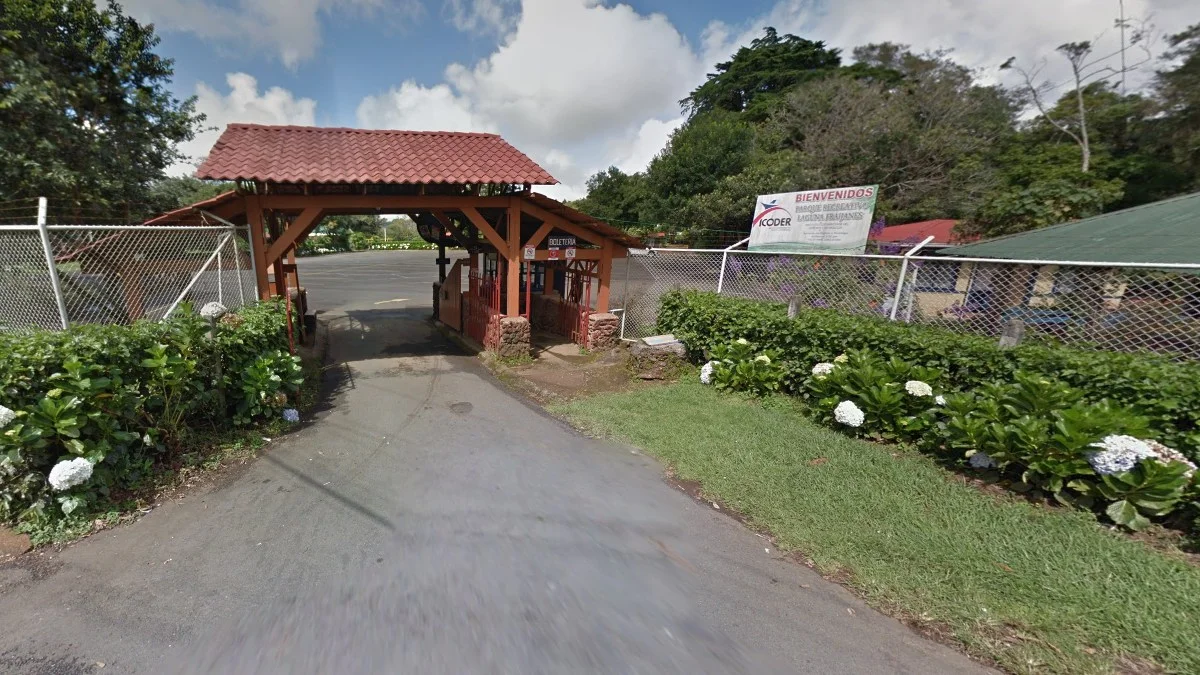 弗萊哈內斯橘色木門