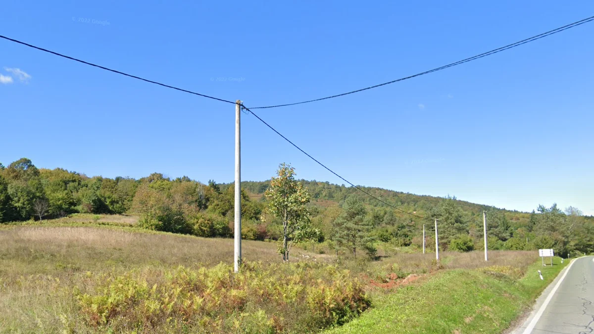交錯掛鉤電線桿