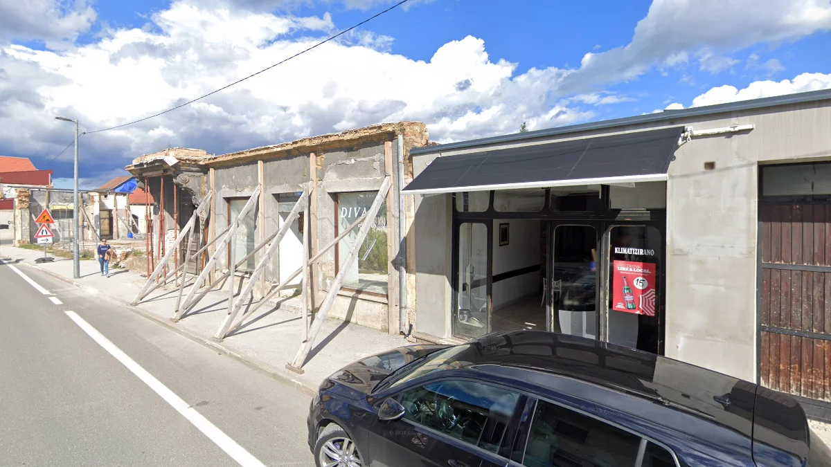 佩特里尼亞地震損毀建築