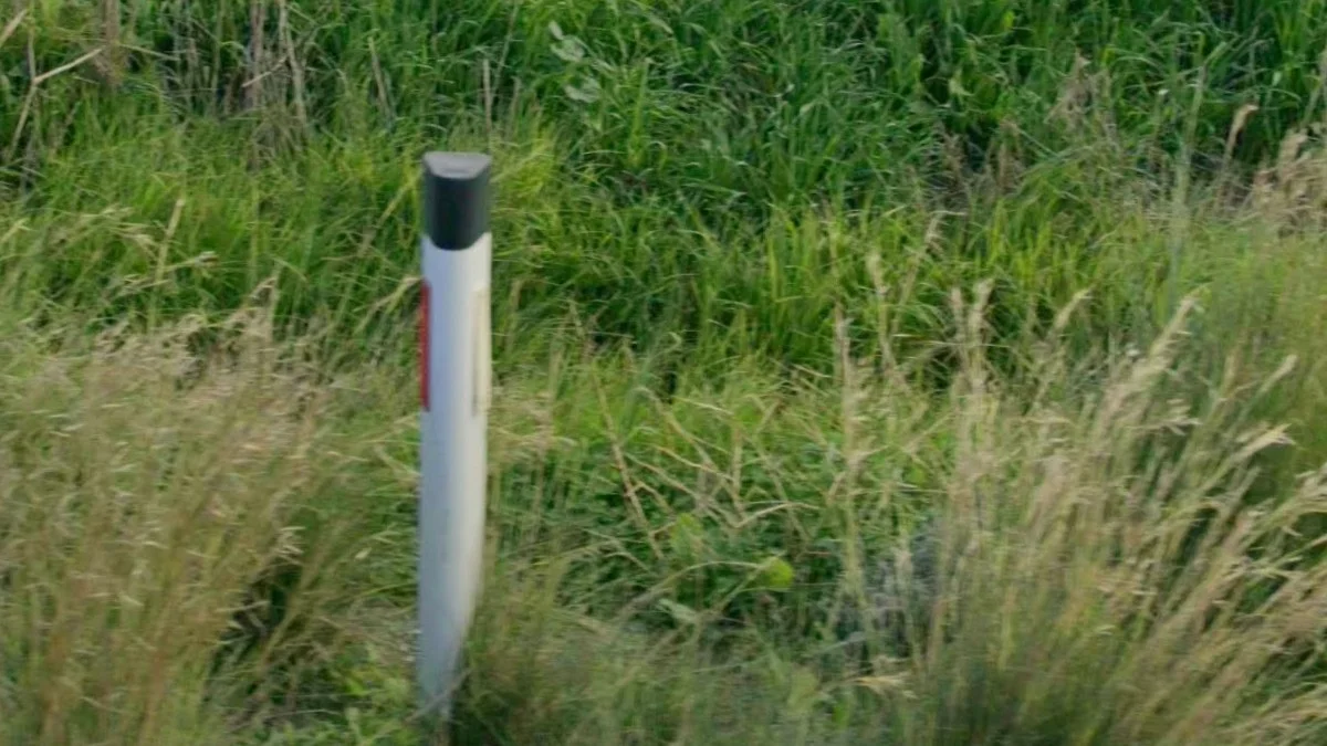 東北部黑色頂部路樁