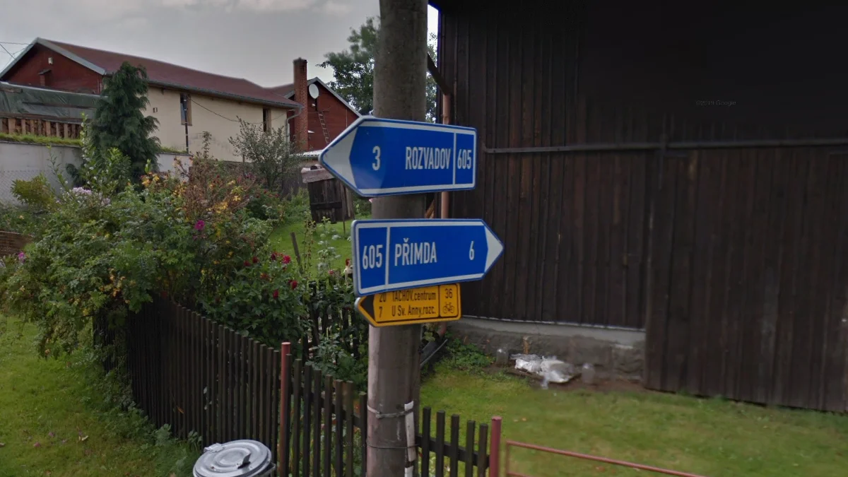 箭頭形實心尖端方向標誌