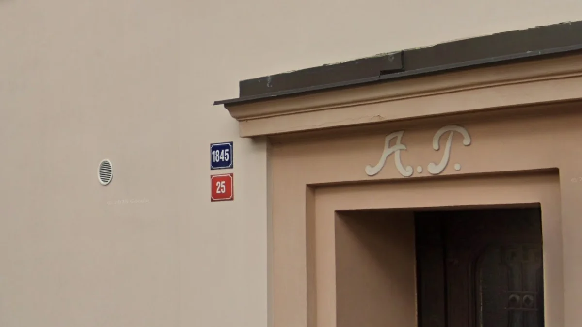 藍色或紅色門牌號碼