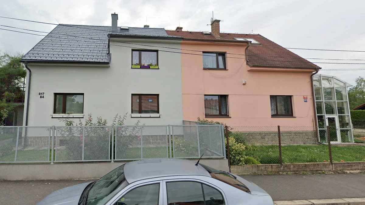 郊區房屋成對連接