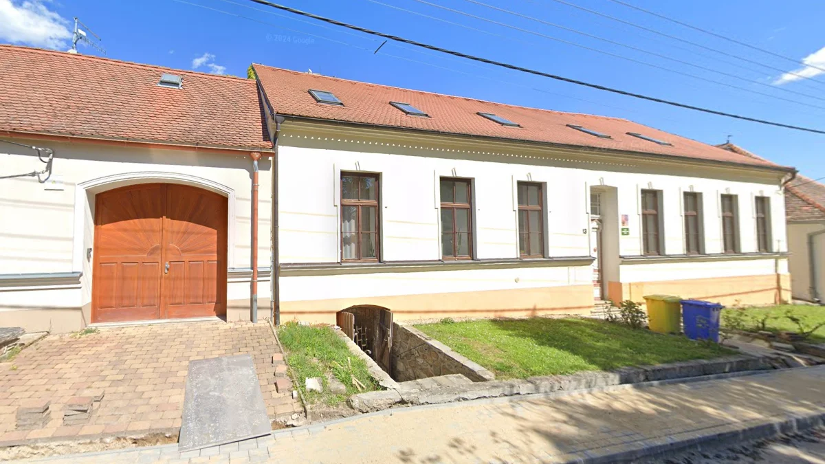 摩拉維亞聯排別墅與道路平行