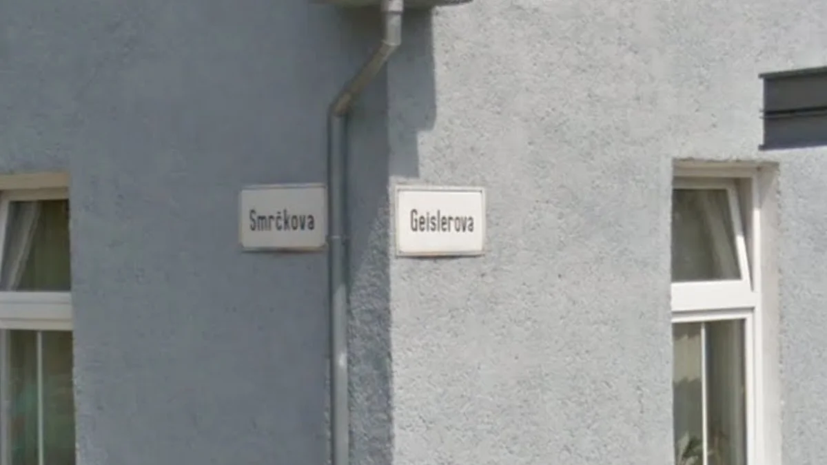 東南部黑色文字白色街道標誌