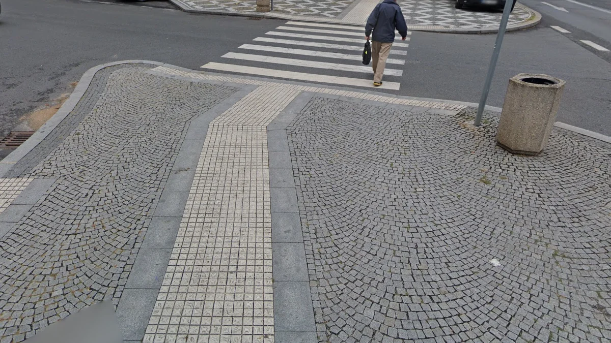 布拉格市中心灰白大理石路面